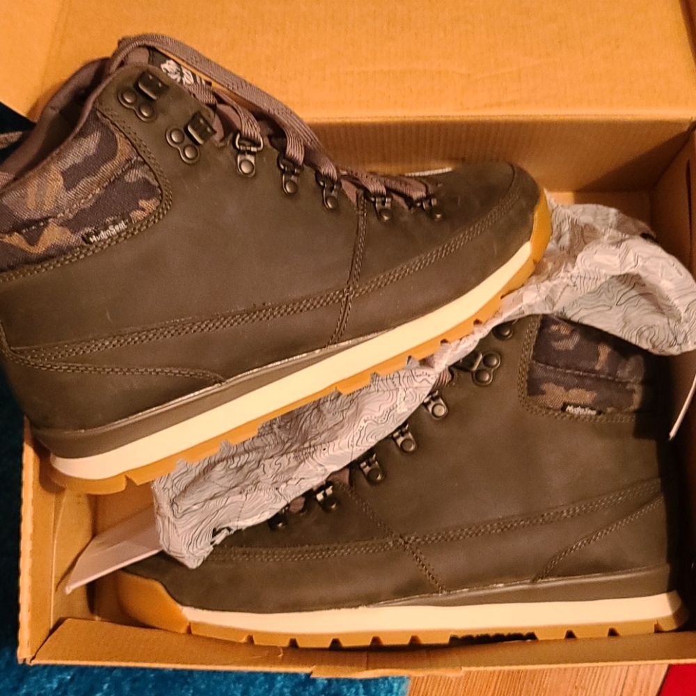 NEW Men's North Face OD Green Boots